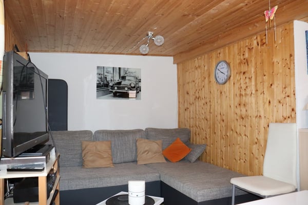 Charmantes 2.5-Zimmer-Campinghaus mit Sonnenterrasse in Raron VS 5