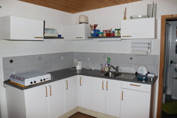 Charmantes 2.5-Zimmer-Campinghaus mit Sonnenterrasse in Raron VS 3