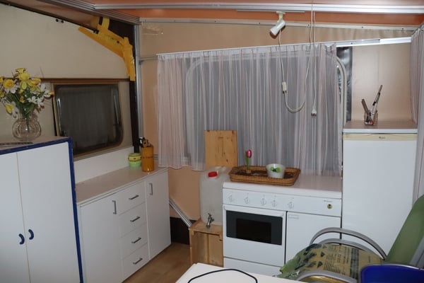 Ferienglück in Salgesch - Wohnwagen mit Vorbau! 3