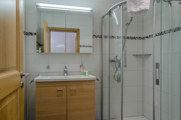 1.5-Zimmer-Dachgeschosswohnung, Chalet Bäreggblick 14