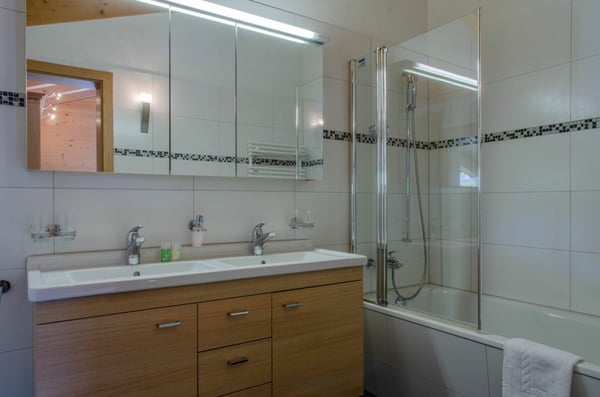 1.5-Zimmer-Dachgeschosswohnung, Chalet Bäreggblick 13