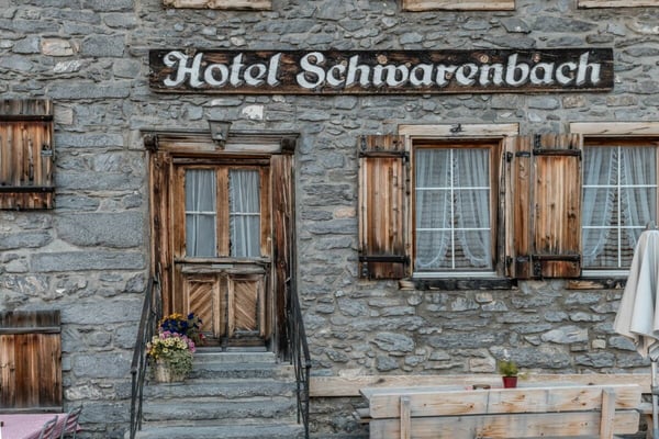 Historisches Berghotel Schwarenbach inmitten der imposanten Berner Alpen am Gemmipass 14