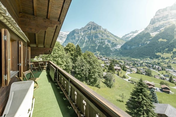 Gepflegte 1.5-Zimmer Dachwohnung am sonnigen Herrschaftsweg 13