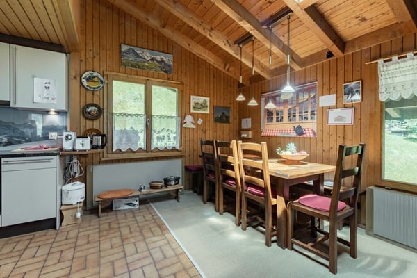 Gepflegte 1.5-Zimmer Dachwohnung am sonnigen Herrschaftsweg 8