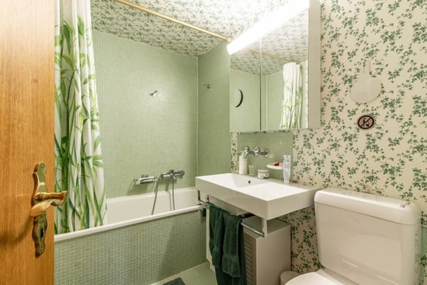 Gepflegte 1.5-Zimmer Dachwohnung am sonnigen Herrschaftsweg 7