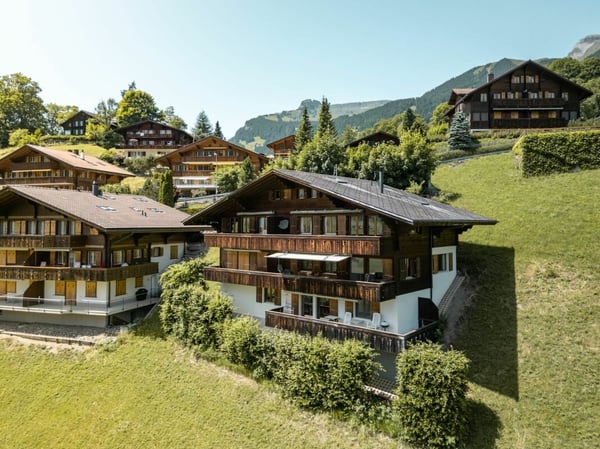 Gepflegte 1.5-Zimmer Dachwohnung am sonnigen Herrschaftsweg 4