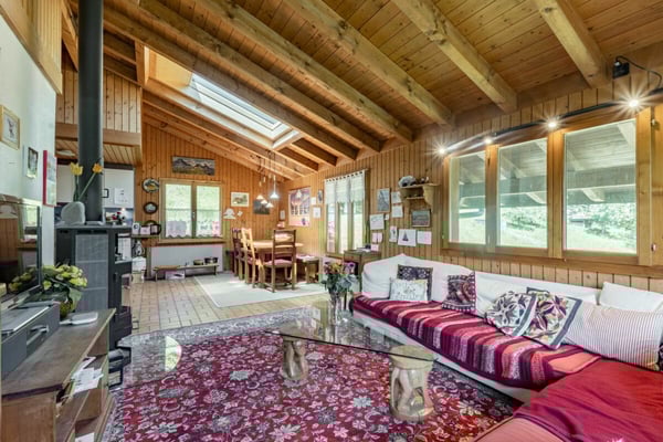 Gepflegte 1.5-Zimmer Dachwohnung am sonnigen Herrschaftsweg 12