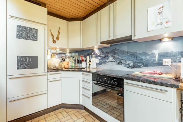 Gepflegte 1.5-Zimmer Dachwohnung am sonnigen Herrschaftsweg 6