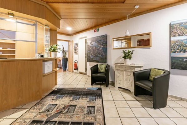 Charmantes Hotel Adler mit angrenzendem Wohnhaus im touristischen Stein am Rhein 7