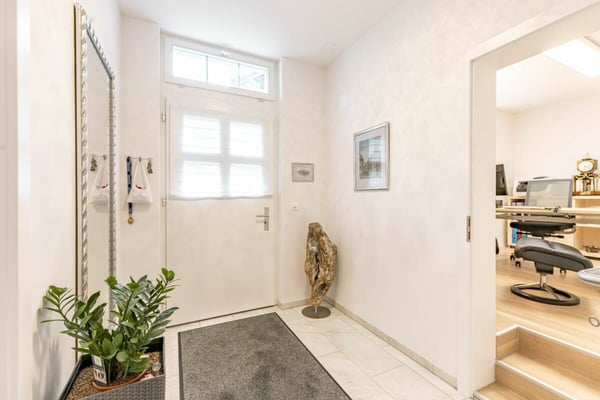 Charmantes Hotel Adler mit angrenzendem Wohnhaus im touristischen Stein am Rhein 9