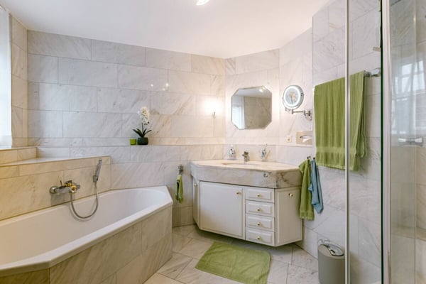 Charmantes Hotel Adler mit angrenzendem Wohnhaus im touristischen Stein am Rhein 13