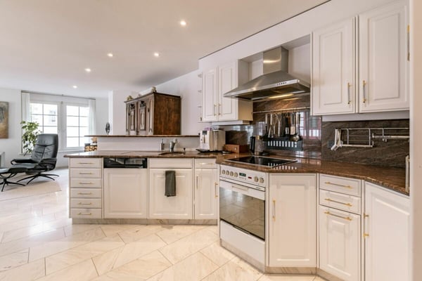 Charmantes Hotel Adler mit angrenzendem Wohnhaus im touristischen Stein am Rhein 11