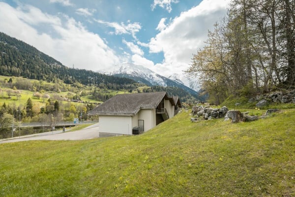 Bauland an sonniger Lage im aufstrebenden Bezirk Goms 7