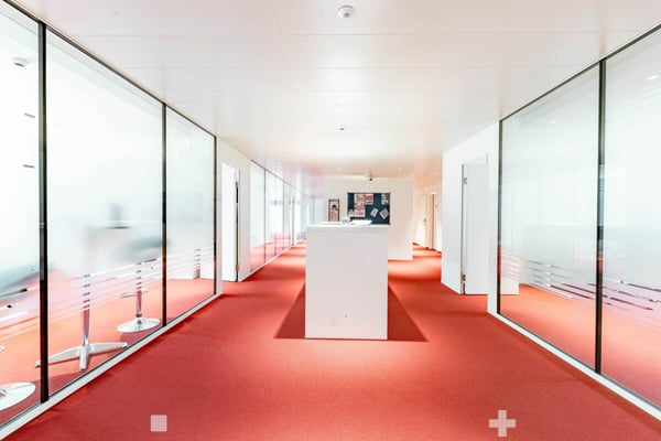 Moderne, grossflächige Büro- & Gewerbefläche in Matten 3