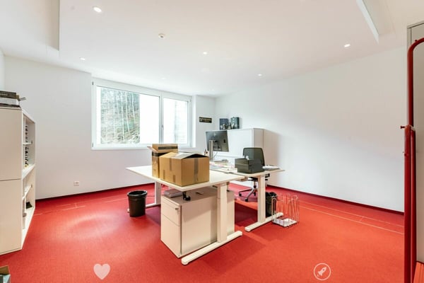 Moderne, grossflächige Büro- & Gewerbefläche in Matten 4