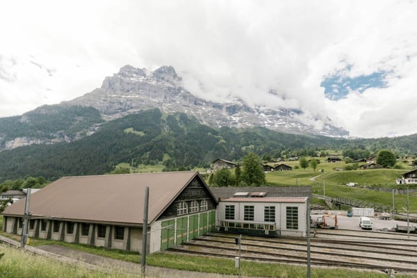 Charmante 2.5-Zimmerwohnung in der Überbauung Eiger 16