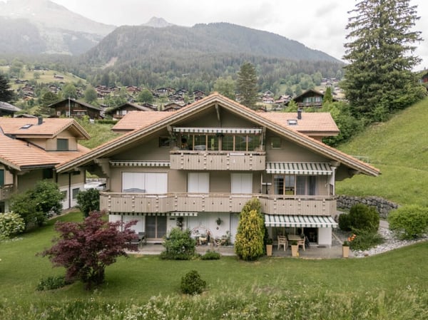 Charmante 2.5-Zimmerwohnung in der Überbauung Eiger 1