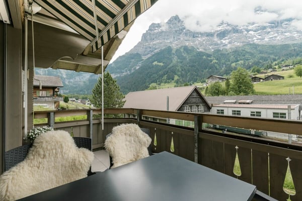 Charmante 2.5-Zimmerwohnung in der Überbauung Eiger 13