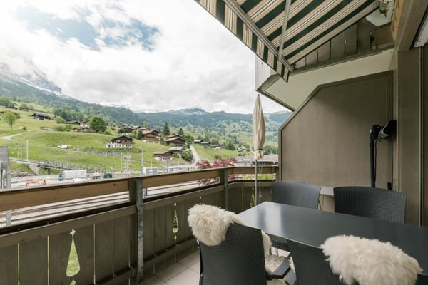 Charmante 2.5-Zimmerwohnung in der Überbauung Eiger 14