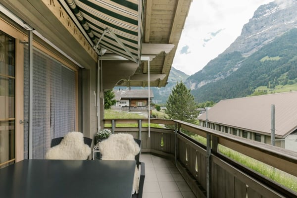 Charmante 2.5-Zimmerwohnung in der Überbauung Eiger 12