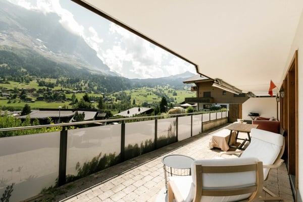 Terrassenwohnung mit Bergblick - 4.5-Zimmer-Erstwohnung im Chalet Aquila 15