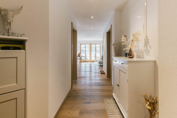 Terrassenwohnung mit Bergblick - 4.5-Zimmer-Erstwohnung im Chalet Aquila 13