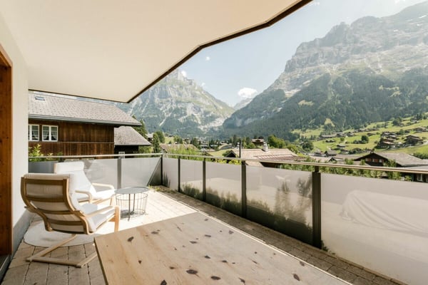 Terrassenwohnung mit Bergblick - 4.5-Zimmer-Erstwohnung im Chalet Aquila 17