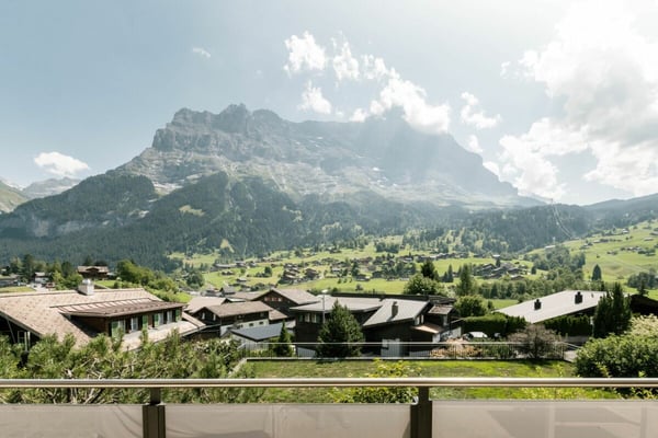 Terrassenwohnung mit Bergblick - 4.5-Zimmer-Erstwohnung im Chalet Aquila 18