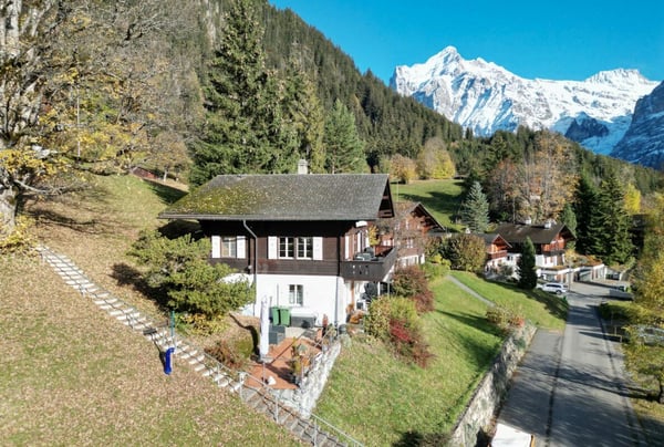 3.5-Zimmerwohnung im Dachgeschoss, Chalet Tambour 8