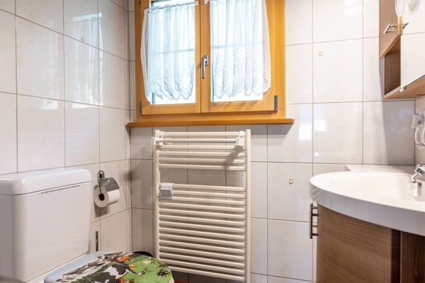 3.5-Zimmerwohnung im Dachgeschoss, Chalet Tambour 2