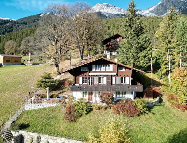 3.5-Zimmerwohnung im Dachgeschoss, Chalet Tambour 7