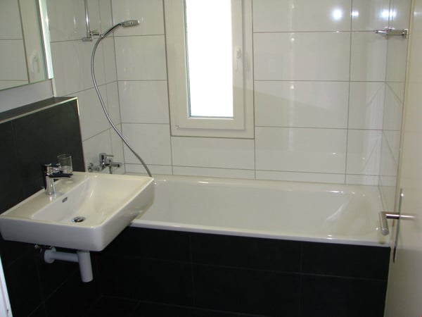 Helle 4.5-Zimmer-Wohnung mit Balkon und Aussicht in Zuchwil 2