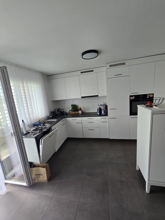 Helle 4.5-Zimmer-Wohnung mit grossem Balkon 2