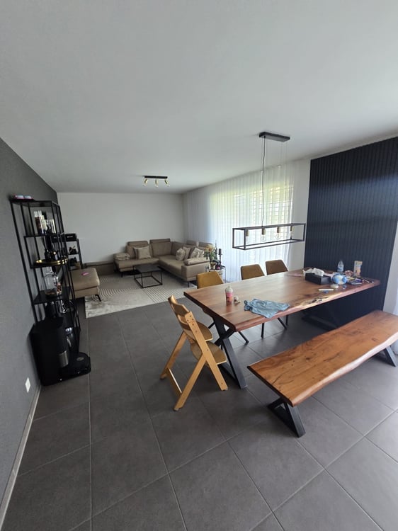 Helle 4.5-Zimmer-Wohnung mit grossem Balkon 1