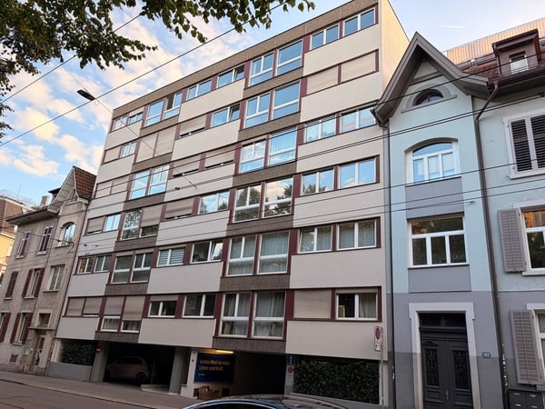 Renovierte 2.5-Zimmerwohnung im Seefeld 1