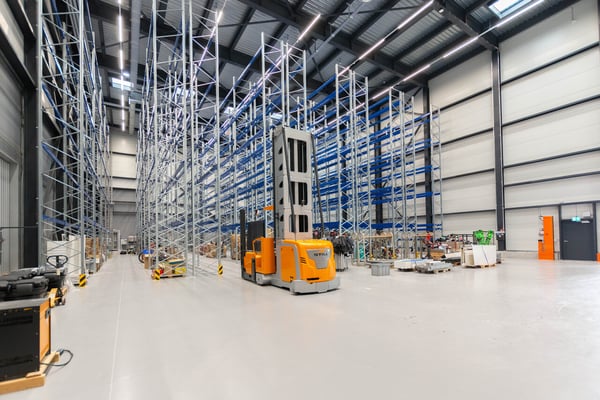 Gewerbeliegenschaft mit Hochregal-Lager 7