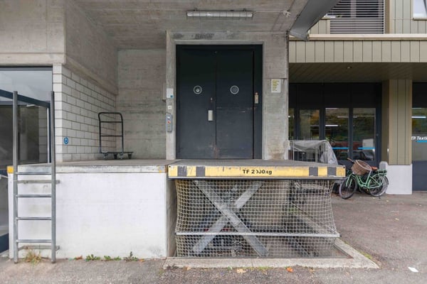 Solide Gewerbeliegenschaft mit nahem Autobahnanschluss 4