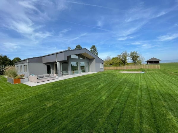 Modernes freistehendes Einfamilienhaus 1