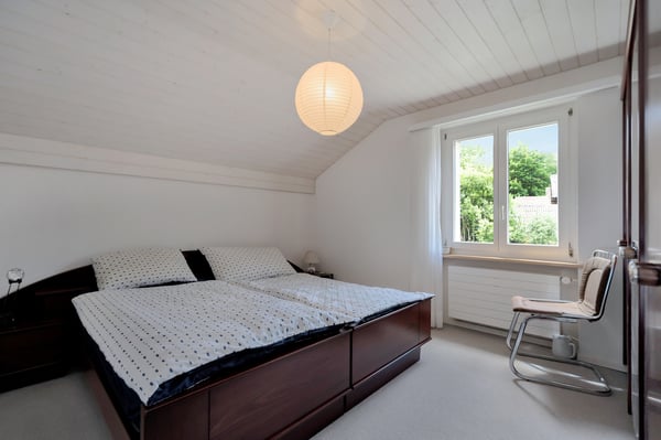 Freistehendes 5.5- Zimmer EFH mit Garten 7