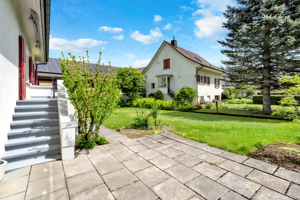 Freistehendes 5.5- Zimmer EFH mit Garten 3
