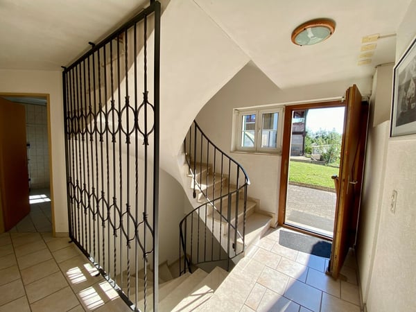 Mehrfamilienhaus mit drei Wohnungen und grossem Umschwung 4