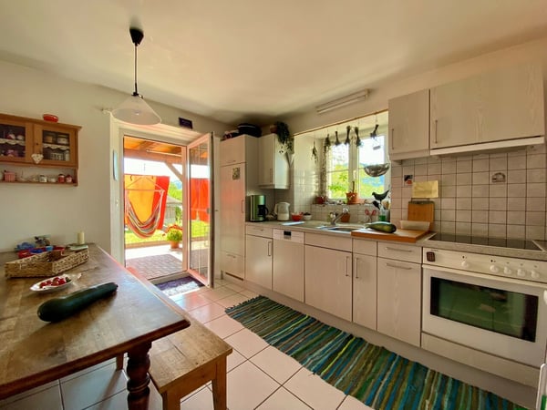 Mehrfamilienhaus mit drei Wohnungen und grossem Umschwung 6