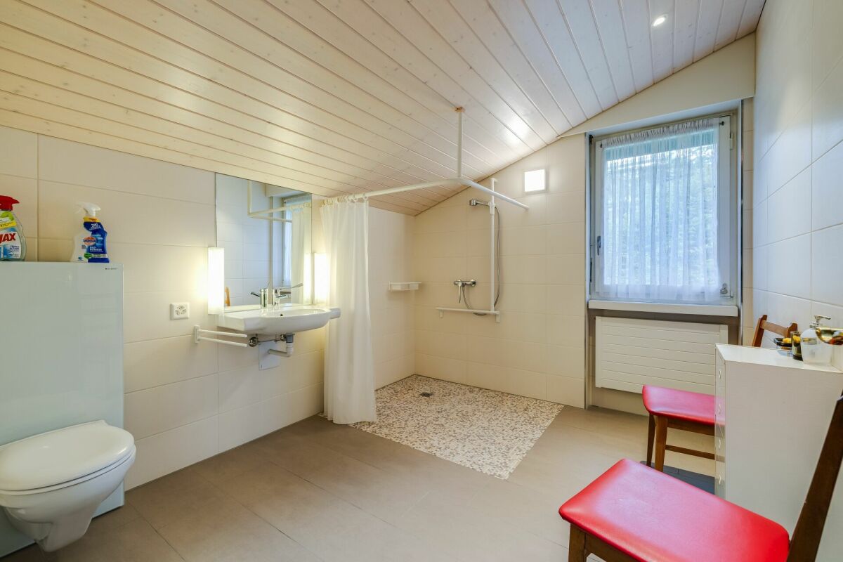 Exklusives 9-Zimmer-Einfamilienhaus mit Wellnessbereich, Doppelgarage und traumhafter Aussicht