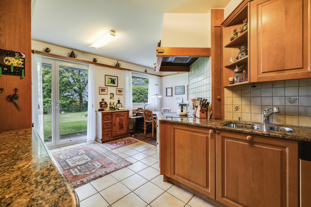 Exklusives 9-Zimmer-Einfamilienhaus mit Wellnessbereich, Doppelgarage und traumhafter Aussicht