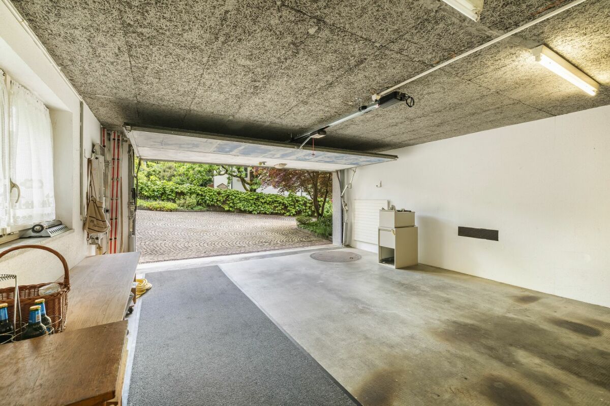 Exklusives 9-Zimmer-Einfamilienhaus mit Wellnessbereich, Doppelgarage und traumhafter Aussicht