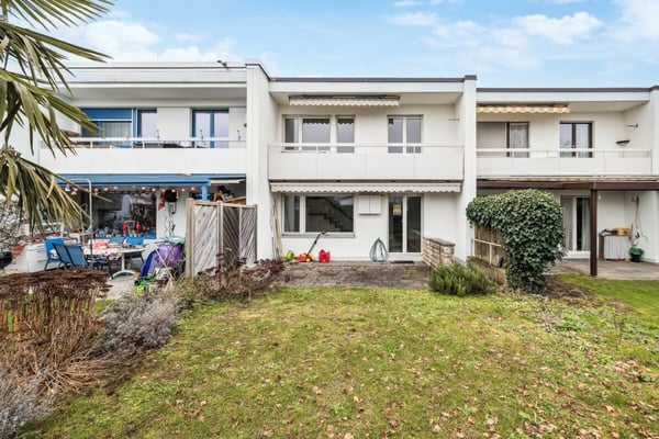Charmantes 4 1/2-Zimmer-Reihen-Einfamilienhaus mit Hobbyraum, Gemüsegarten und Garage 3