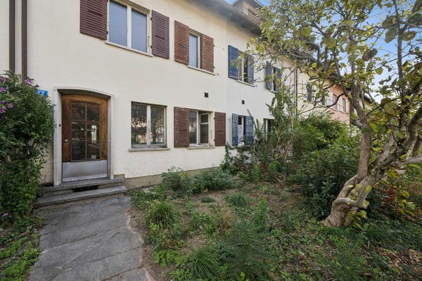 3.5-Zimmer-Reiheneinfamilienhaus mit grossem Garten und bestehender Baubewilligung in Riehen 1