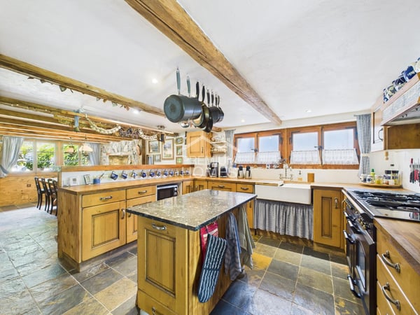 (Reserviert) - Jenseits des Alltäglichen - Das Chalet, welches Geschic 10