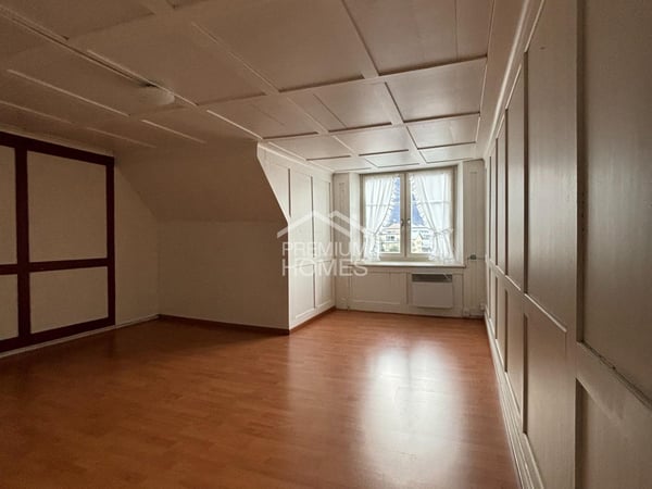 Charmantes Restaurant mit potenziellen Wohnungen an ausgezeichneter La 4