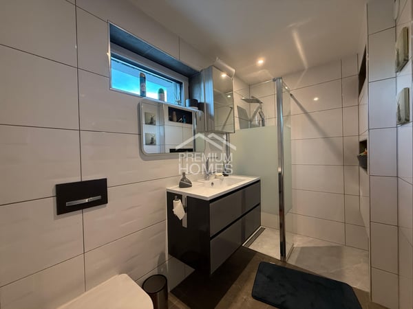 Neuwertige Liegenschaft mit hochwertigem Ausbau 6